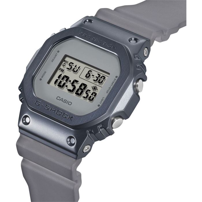 CASİO GM-5600MF-2DR ERKEK KOL SAATİ